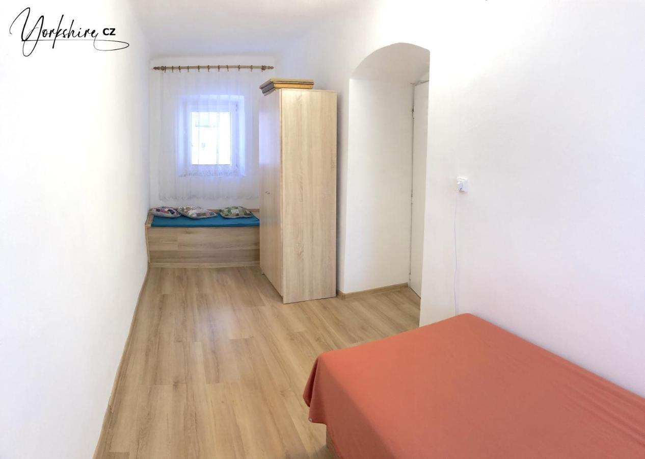 Apartment Yorkshire Bujanov Bagian luar foto
